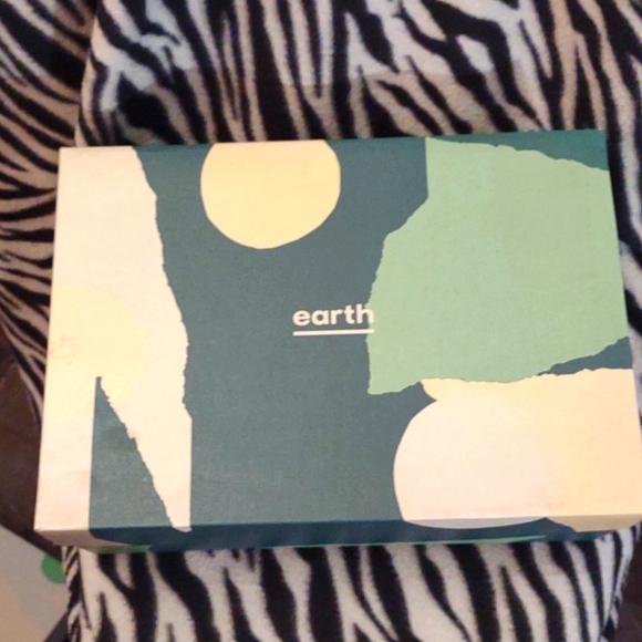 👣EARTH Madena Marigold Slides gold footwear - Picture 16 of 16